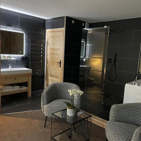 Logis Restaurant Les Oliviers Hotel 3*