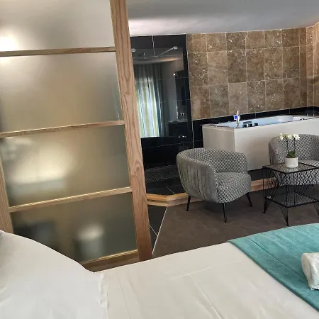 Hotel Logis Restaurant Les Oliviers