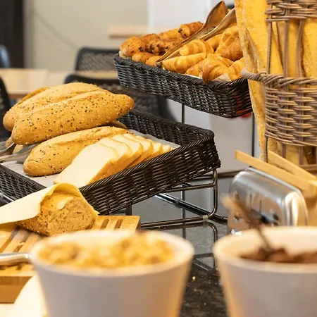 Hotel Logis Restaurant Les Oliviers Loriol-sur-Drome