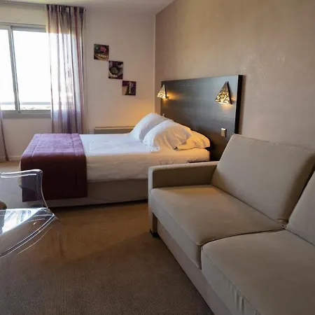 Hotel Logis Restaurant Les Oliviers 3*