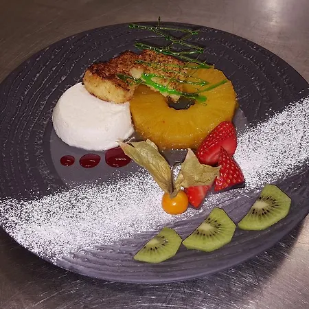 Logis Restaurant Les Oliviers Hotel 3*