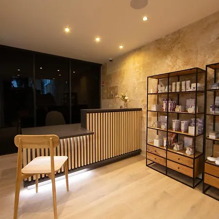 Hotell Logis Restaurant Les Oliviers