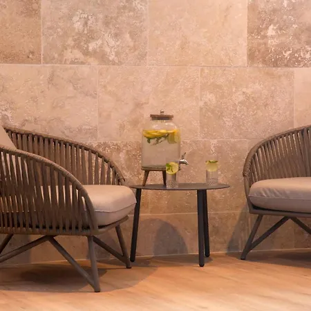 Hotel Logis Restaurant Les Oliviers 3*