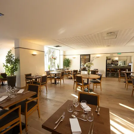 Logis Restaurant Les Oliviers Hotel 3*