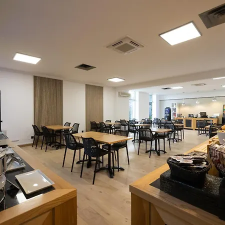 Logis Restaurant Les Oliviers Loriol-sur-Drome