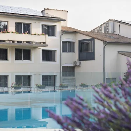 Logis Restaurant Les Oliviers Hotel