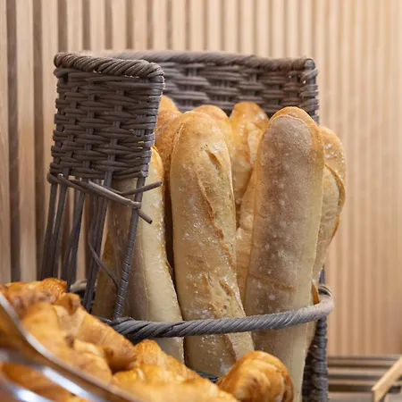 Hotel Logis Restaurant Les Oliviers