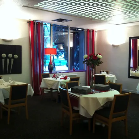 Hotell Logis Restaurant Les Oliviers 3*