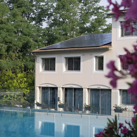 Hotell Logis Restaurant Les Oliviers 3*