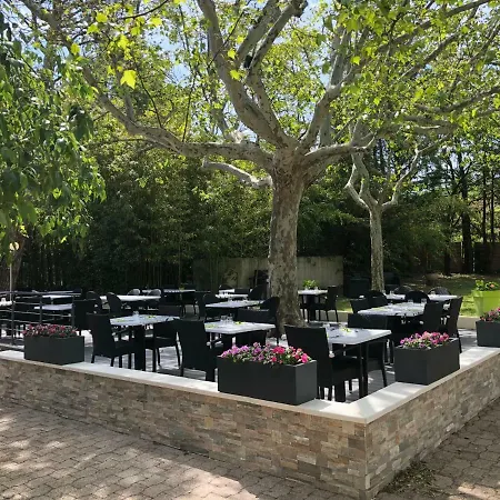 Logis Restaurant Les Oliviers Hotel