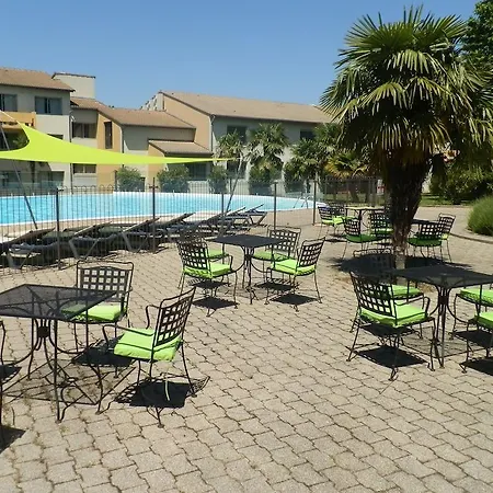 Logis Restaurant Les Oliviers Hotel 3*