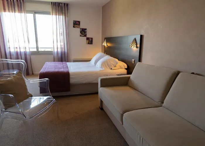 Szálloda Logis Restaurant Les Oliviers 3*