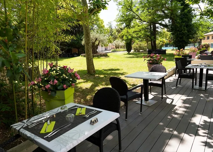 Logis Restaurant Les Oliviers Szálloda Loriol-sur-Drôme
