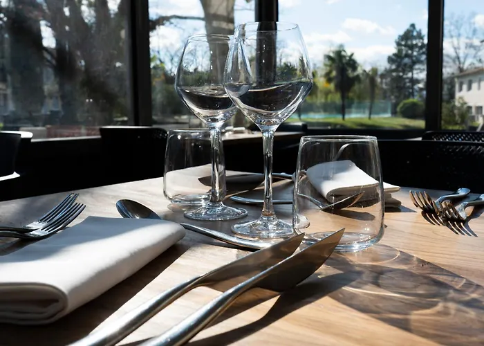 Logis Restaurant Les Oliviers 3* Loriol-sur-Drôme