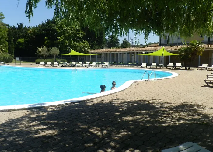 Szálloda Logis Restaurant Les Oliviers Loriol-sur-Drôme