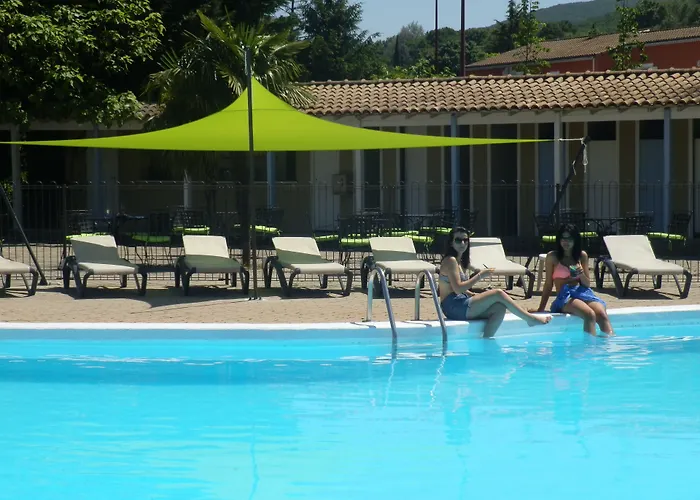 Logis Restaurant Les Oliviers 3*