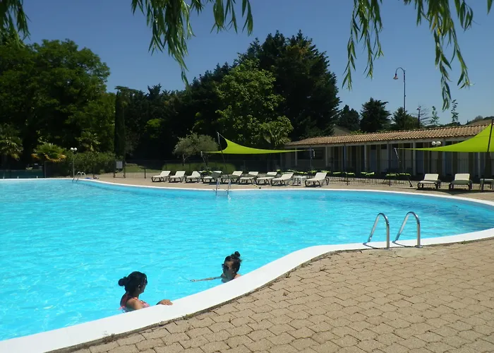 Szálloda Logis Restaurant Les Oliviers Loriol-sur-Drôme