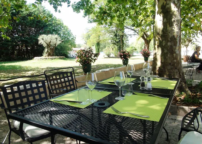 Logis Restaurant Les Oliviers 3*
