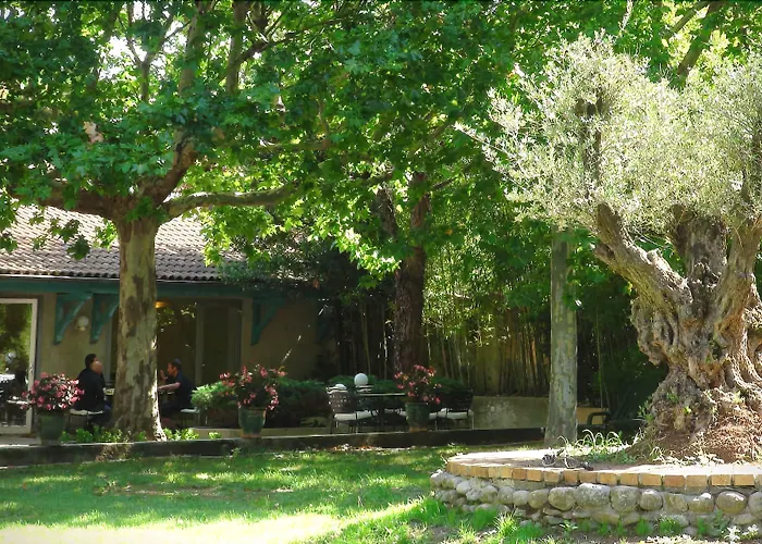 Szálloda Logis Restaurant Les Oliviers