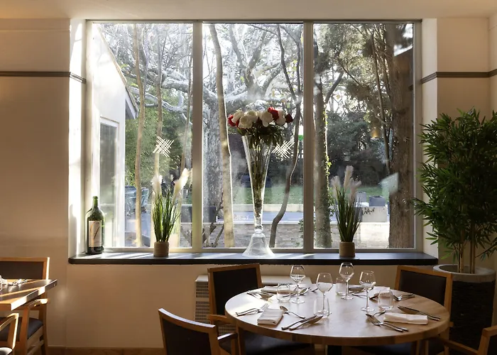 Szálloda Logis Restaurant Les Oliviers 3*