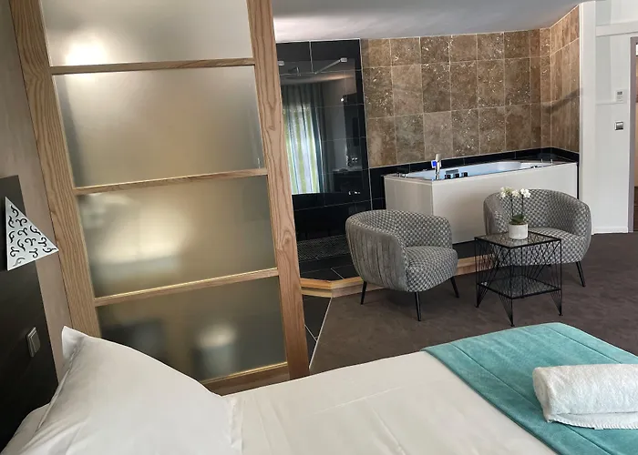 Logis Restaurant Les Oliviers Szálloda 3*