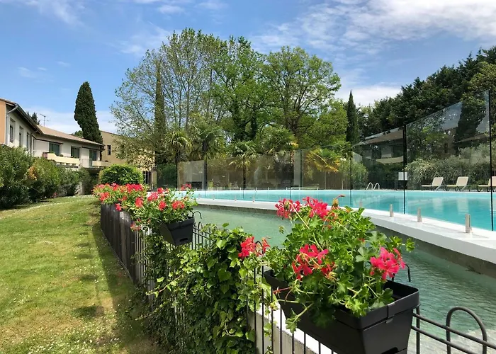 Logis Restaurant Les Oliviers Szálloda Loriol-sur-Drôme