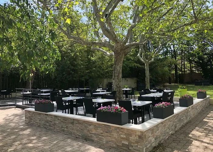 Logis Restaurant Les Oliviers Szálloda